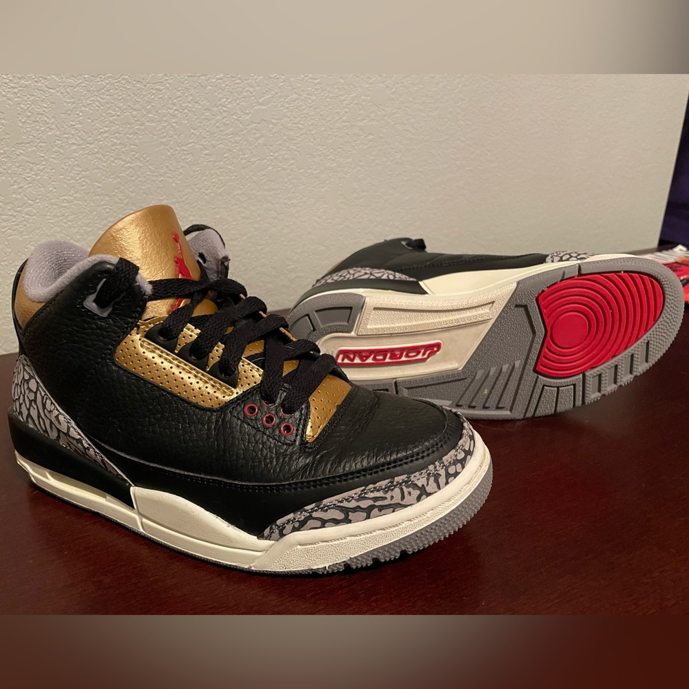 -Jordan 3 size 7 womens/5.5 mens
